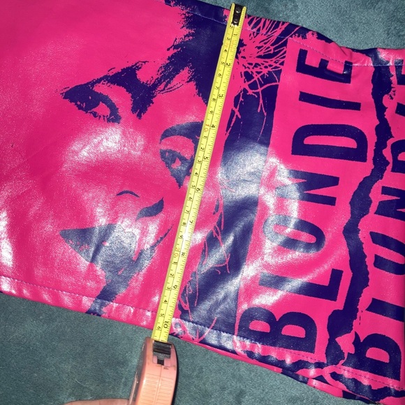 ❌SOLD❌Glamhead Blondie Vinyl Mini Skirt Med Pink - Picture 12 of 16